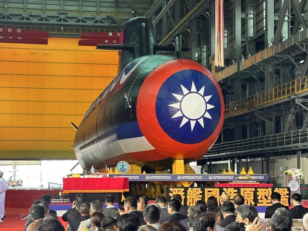 中華民國海軍首艘國造潛艦「海鯤」號已於今天(28日)在台船高雄廠下水。(圖/翻攝自網路)