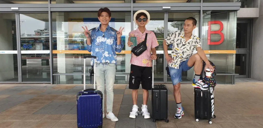 浩角翔起(右1、2)、顏永(左)烈遭欠薪3年。(圖/鬧著玩娛樂Nowyouon臉書)