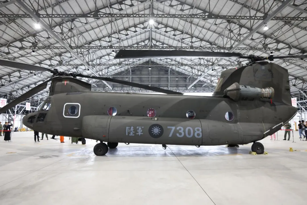 陸軍CH-47SD「契努克」直昇機。(圖/中天新聞，李俊毅攝)