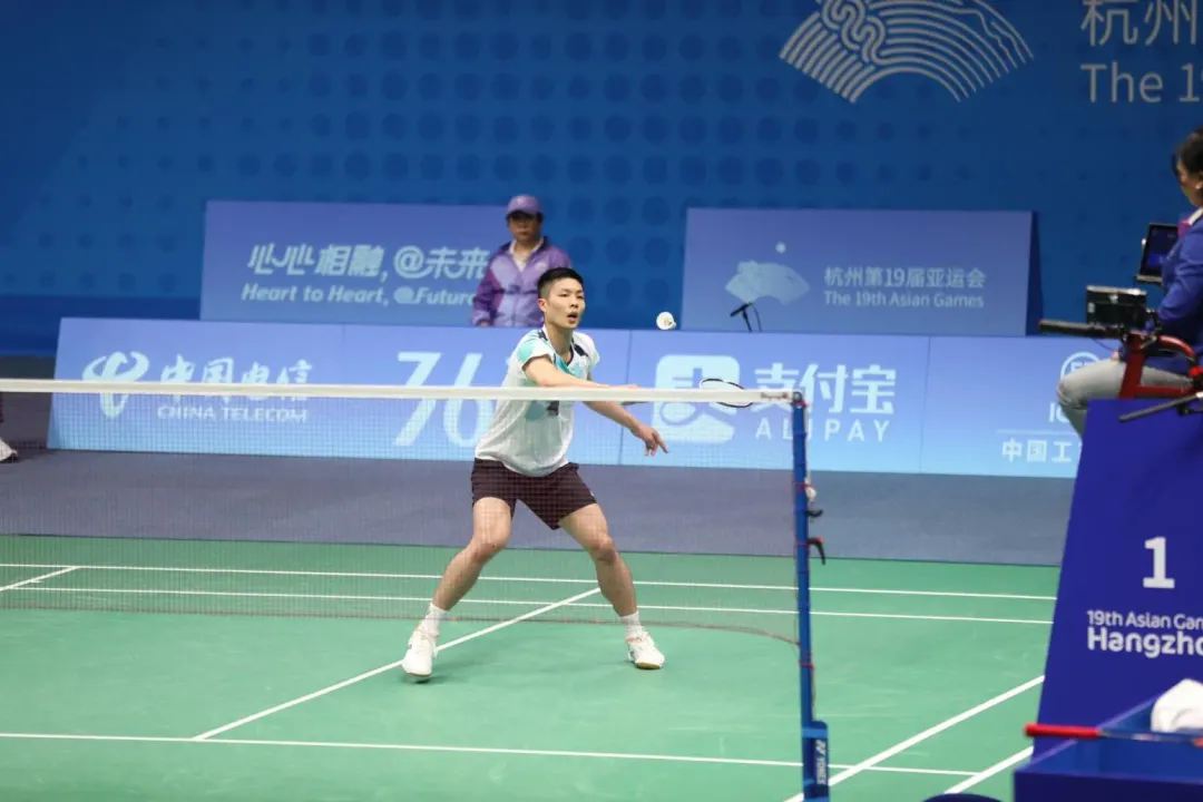周天成3局拍下李卓耀男單封王。(資料照/李孟昌攝)