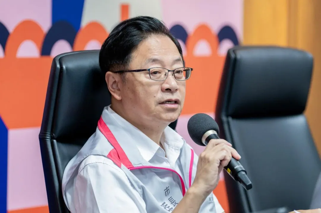桃園市長張善政宣布會公開流感疫苗廠牌。(圖/中天新聞)