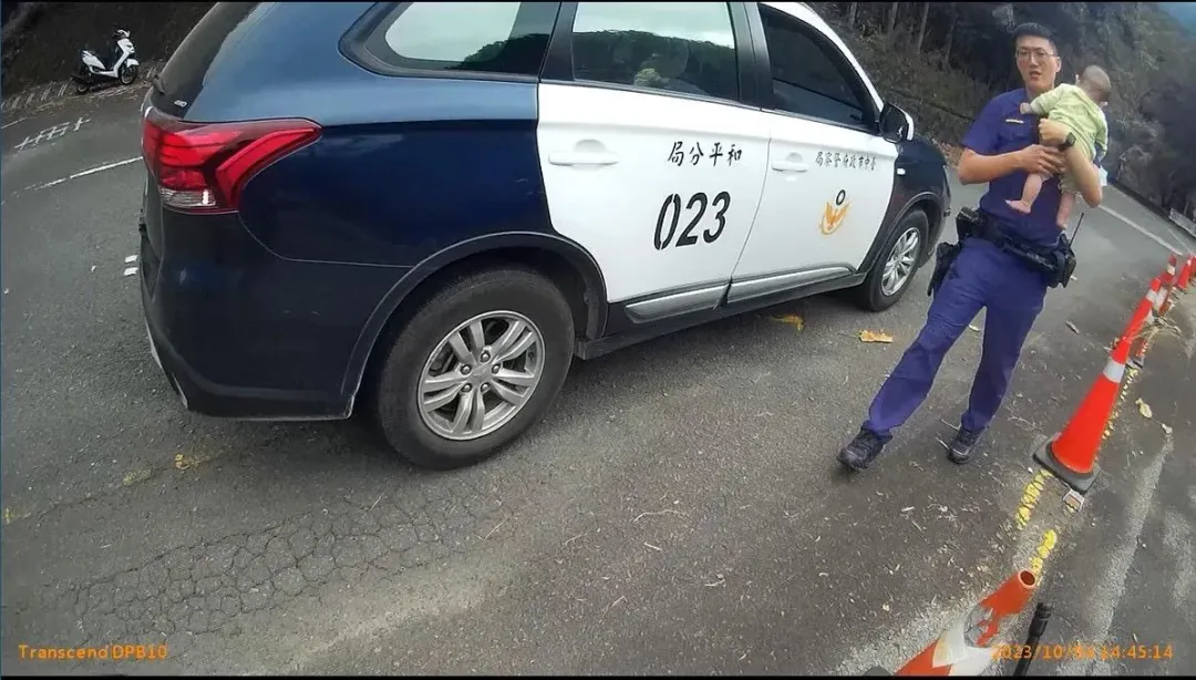 台中市和平分局員警追了50公里，在南投成功救下男嬰。（圖／警方提供）