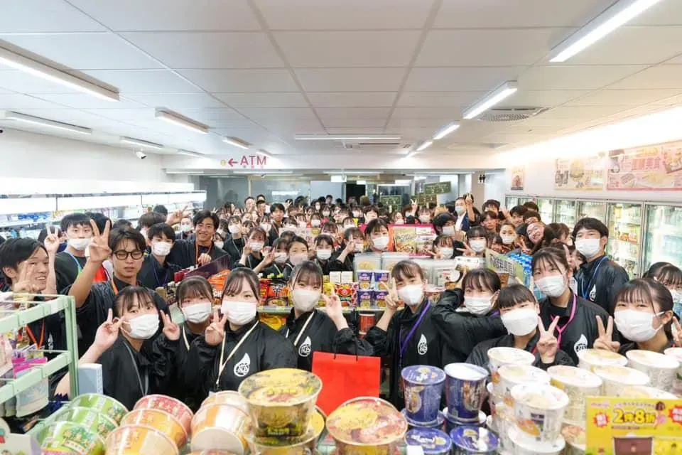 「翡翠騎士」學生們想逛台灣的7-11願望成真！（圖／翻攝自廖泰翔臉書）