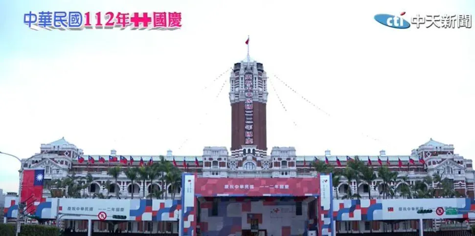 清晨6時30分,總統府前舉行升旗典禮。 (圖/中天新聞)