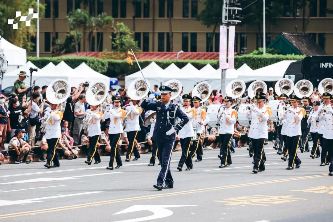 國防部三軍聯合樂儀隊進行組曲演奏。（圖取自中華民國讚國慶臉書）