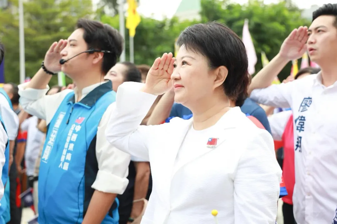 盧秀燕許願中華民國國運昌隆。（圖／盧秀燕臉書）