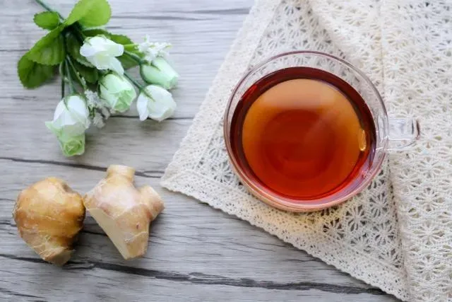 薑茶含有「薑烯酚」成分，有助於產生熱能量，飲用後可保暖47分鐘。（示意圖／Pixabay）