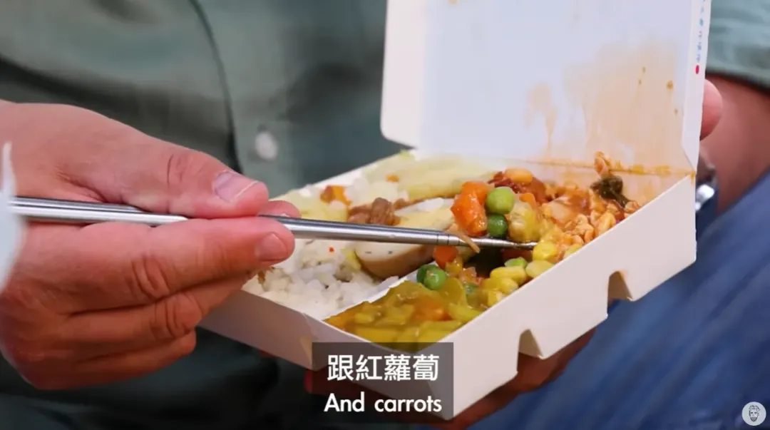 被台灣人視為超雷配菜「三色豆」獲得法國人一致好評。（圖／翻攝自Ku's dream酷的夢-Youtube）