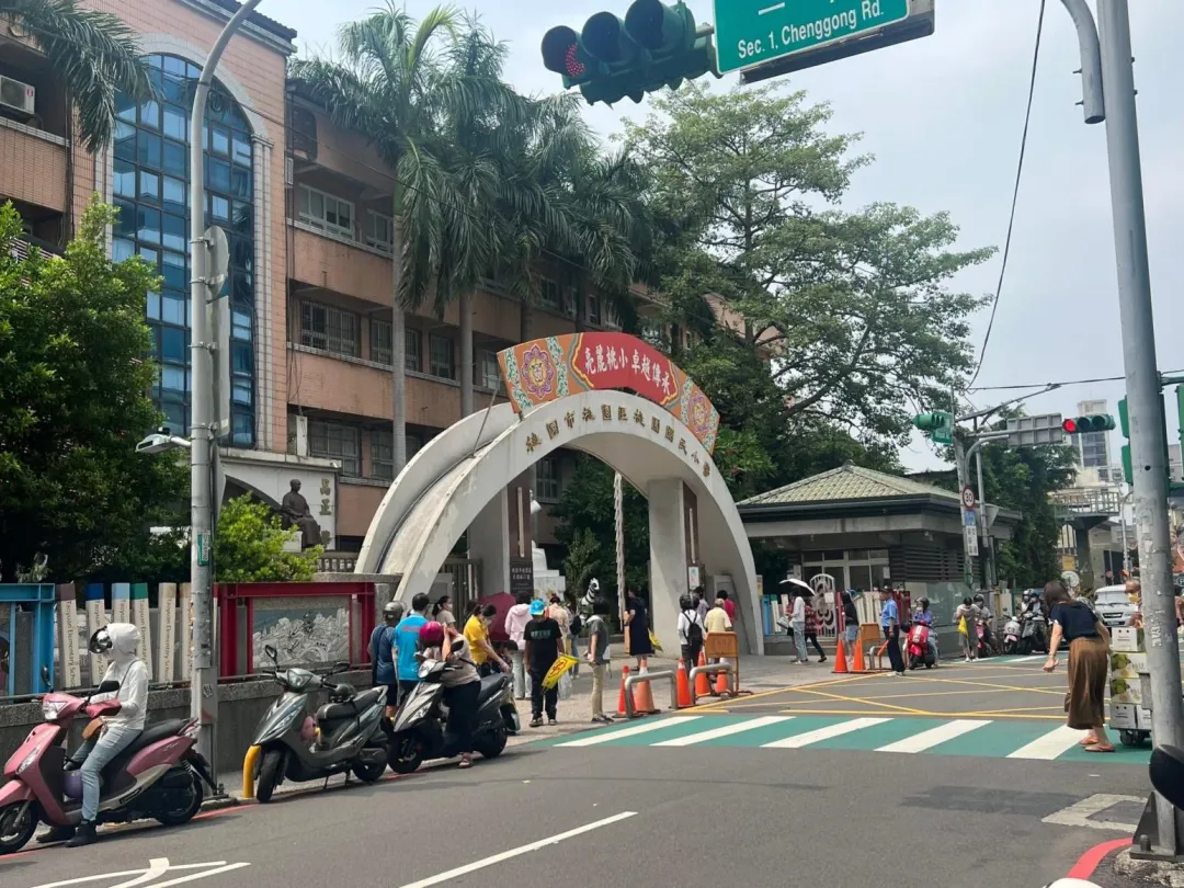 張善政推動桃園國小前門民權路進行空間優化計畫(圖/桃園市府提供)