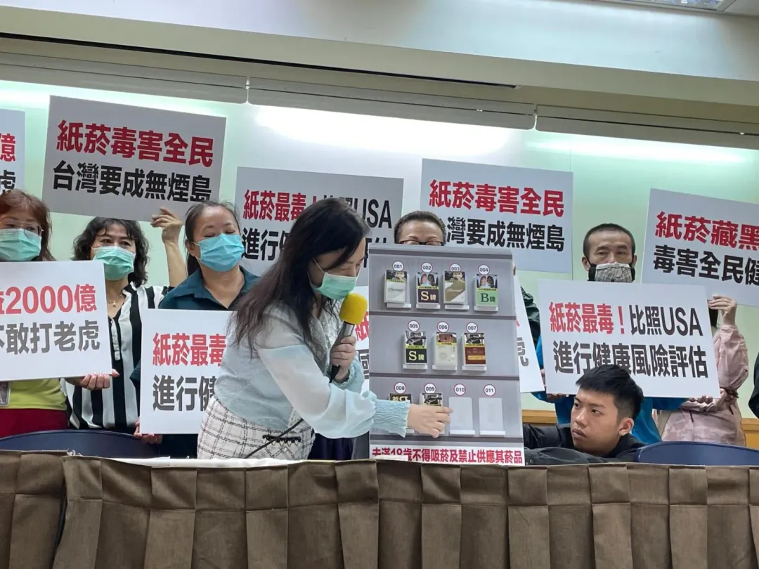 何若萍理事長說近5個月有11款紙菸上市，都沒有經過健康風險評估審查。（圖/新北市家長志工教育成長協會）