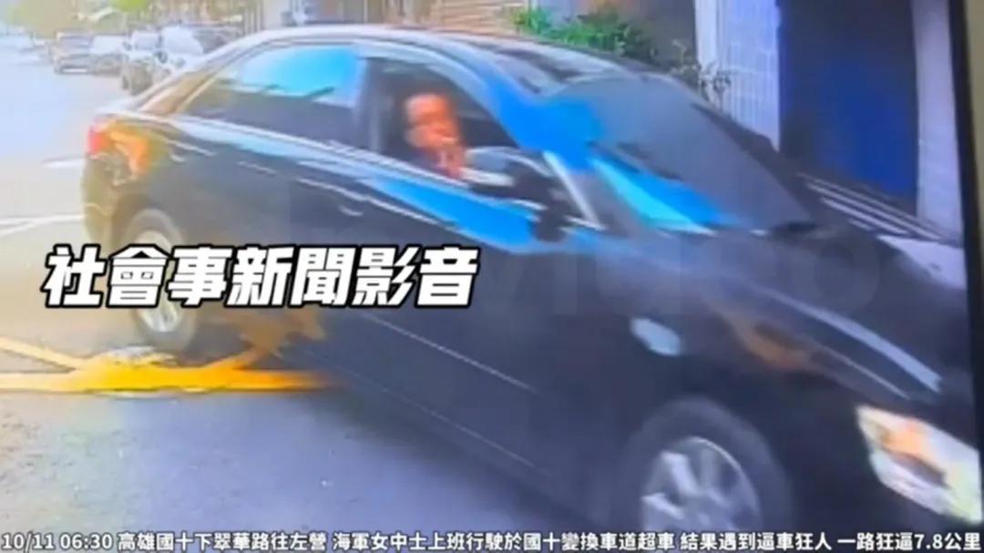 黑色轎車駕駛路怒症發作,一路逼車。(圖/社會事新聞影音)