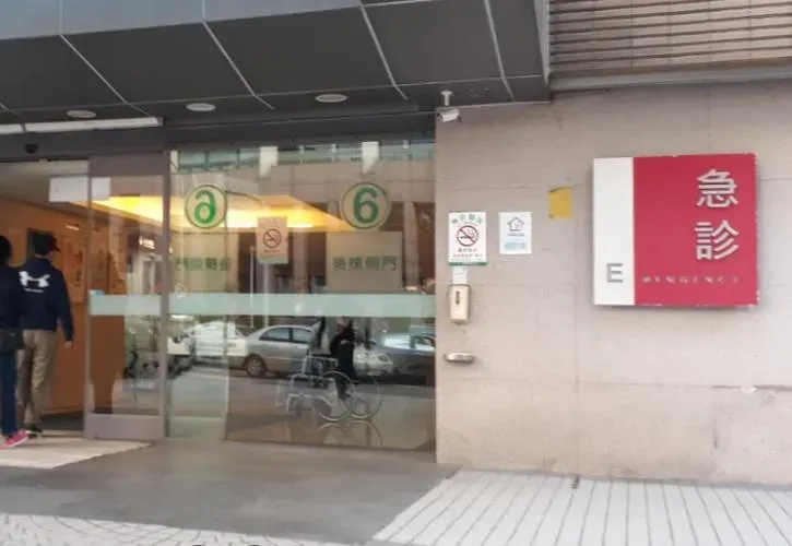 衛福部宣布取消門診掛號費相關限制後,門診需要頻繁掛號、回診產生的費用問題再度引起討論。(示意圖/資料照)