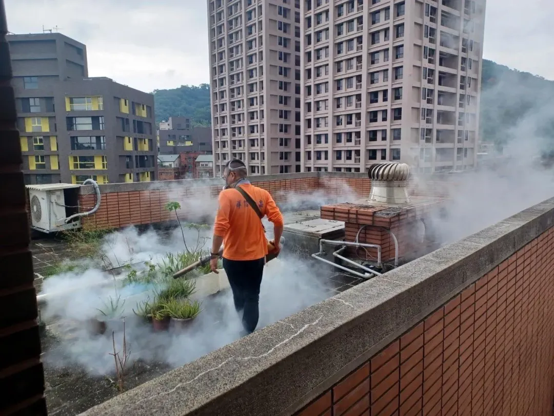 預防登革熱最有效的方法便是清除家戶內外孳生源並落實防蚊措施。（圖／新北市衛生局提供）
