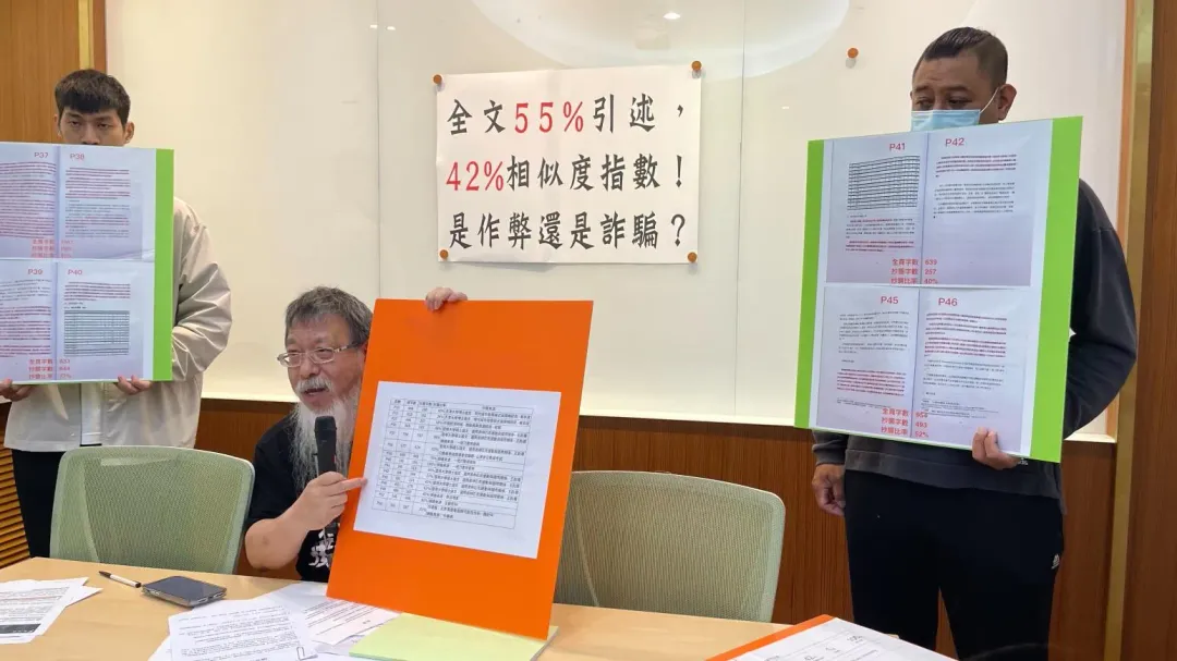 「民間時政監督聯盟」召集人張靜，今踢爆綠委趙天麟論文涉嫌抄襲。(圖/中天新聞，李俊毅攝)