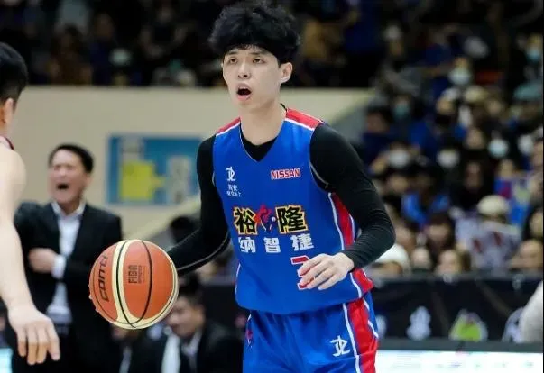 SBL超級籃球聯賽球員吳季穎因涉嫌打假球、簽賭遭刑事局帶回偵訊。(圖/裕隆納智捷籃球隊)