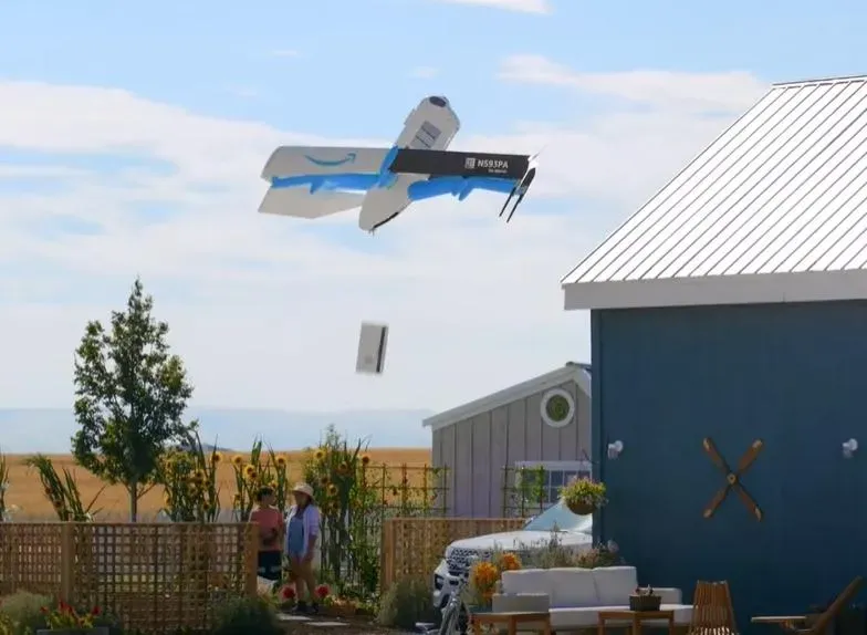 無人機空投處方藥。（圖取自Amazon News）