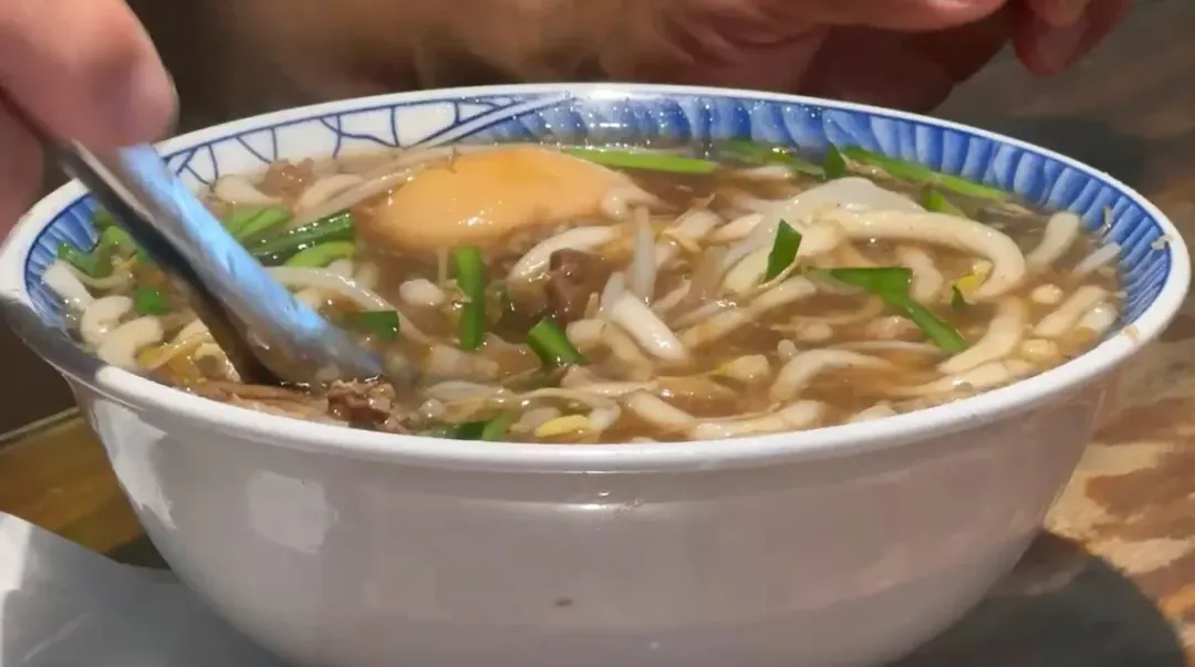 米苔目是台東市有名的古早味美食。（圖／中天新聞）