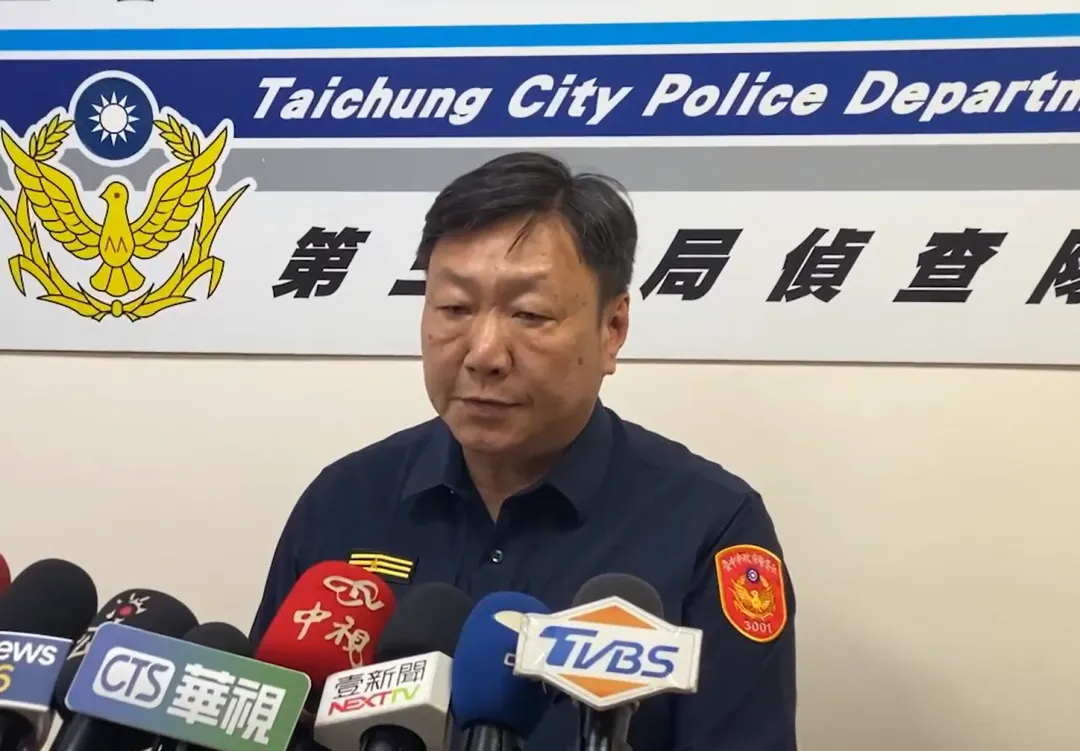 台中市警察局第三分局長吳明淵說明5名交保員警後續懲處。(圖/中天新聞)