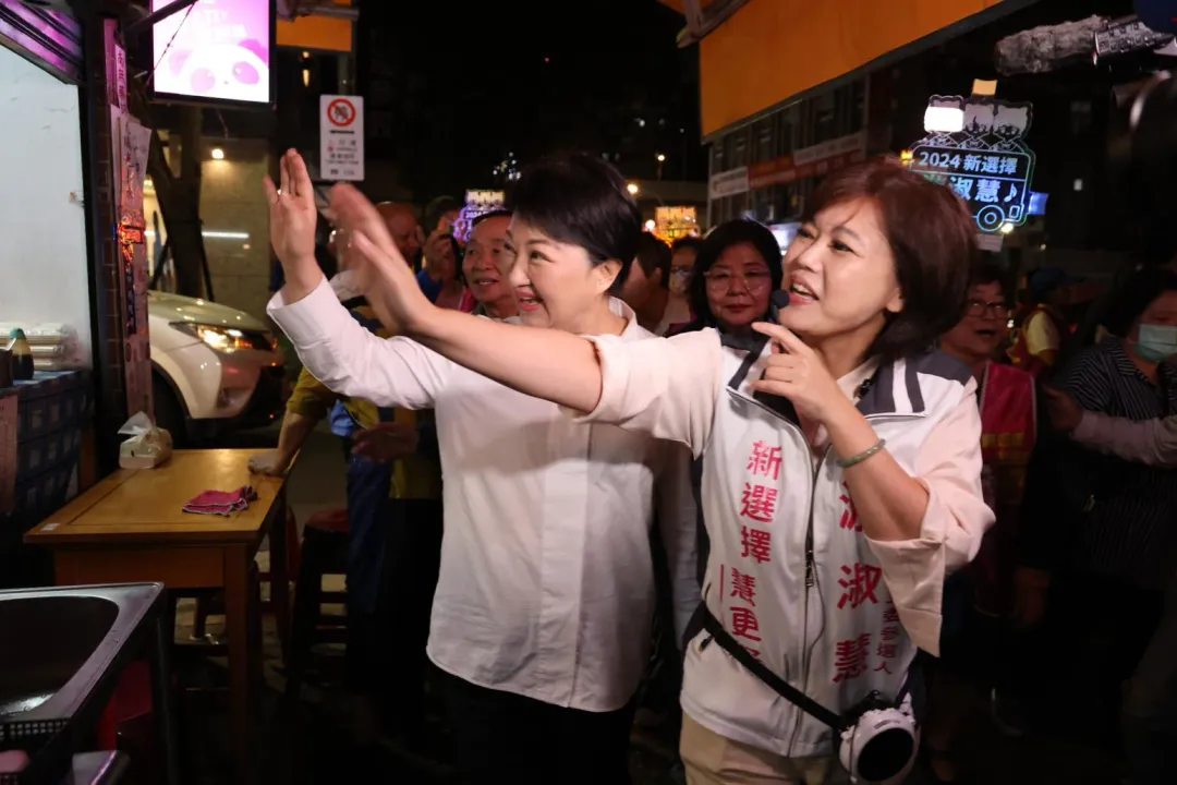 台中市長盧秀燕、國民黨立委參選人游淑慧。(圖/中天新聞,李俊毅攝)