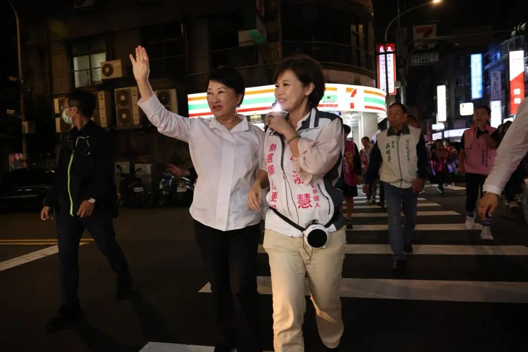 台中市長盧秀燕、國民黨立委參選人游淑慧。(圖/中天新聞,李俊毅攝)