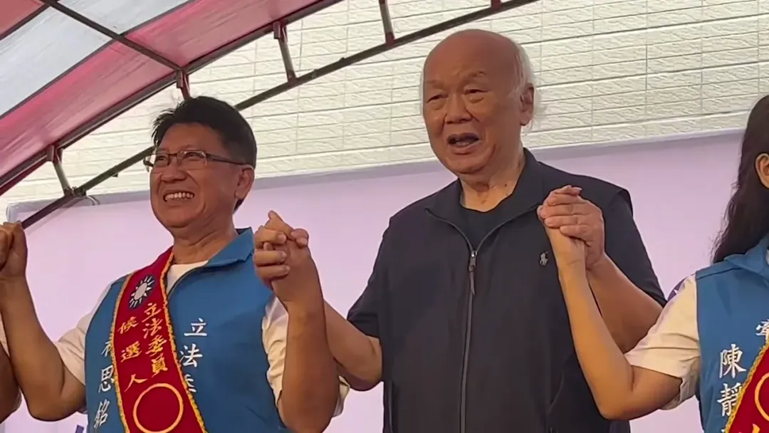 林光華力挺林思銘（右）。（圖／中天電視）