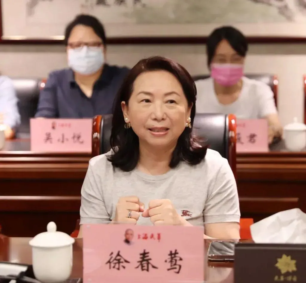民眾黨不分區名單驚見陸配身分的新住民發展協會理事長徐春鶯，引發外界爭議，圖為徐春鶯赴大陸，與民革上海市委員會交流。（圖／取自上海民革微信公眾號）