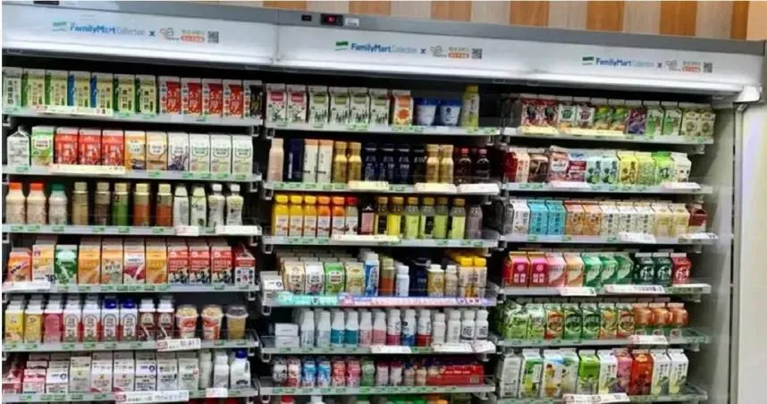 有網友發現超商飲料貨架中,無糖茶的品類變多了。(示意圖/中天新聞資料照)