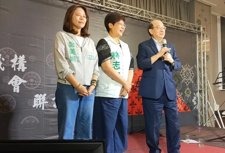 PTT30日流傳柯建銘與林志潔疑似於新竹黑道餐敘同台,林志潔30日澄清是被動受邀,且待10分鐘就走了。(圖/翻攝PTT)
