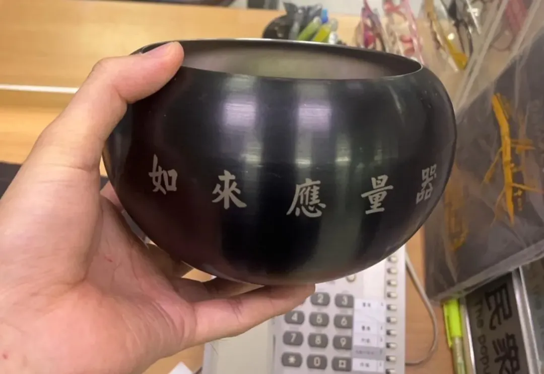師姐化緣用的碗缽順利找回。(圖/翻攝畫面)
