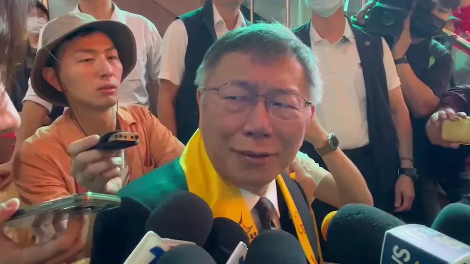 前立委沈富雄認為侯友宜太過猴急上了柯文哲的當。（圖／中天新聞）