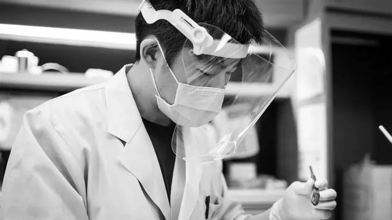 許富舜爆料史書華曾捐給柯文哲10萬元不見了這件事情一直很不爽。(圖/翻攝臉書粉專「盾牌牙醫史書華 」)