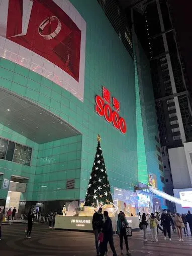 強颱康芮直逼台灣!今(31)日全台22縣市放颱風假,新光三越、遠百與SOGO等超過數十間百貨也宣布今日停止營業一天。(圖/報系資料照)
