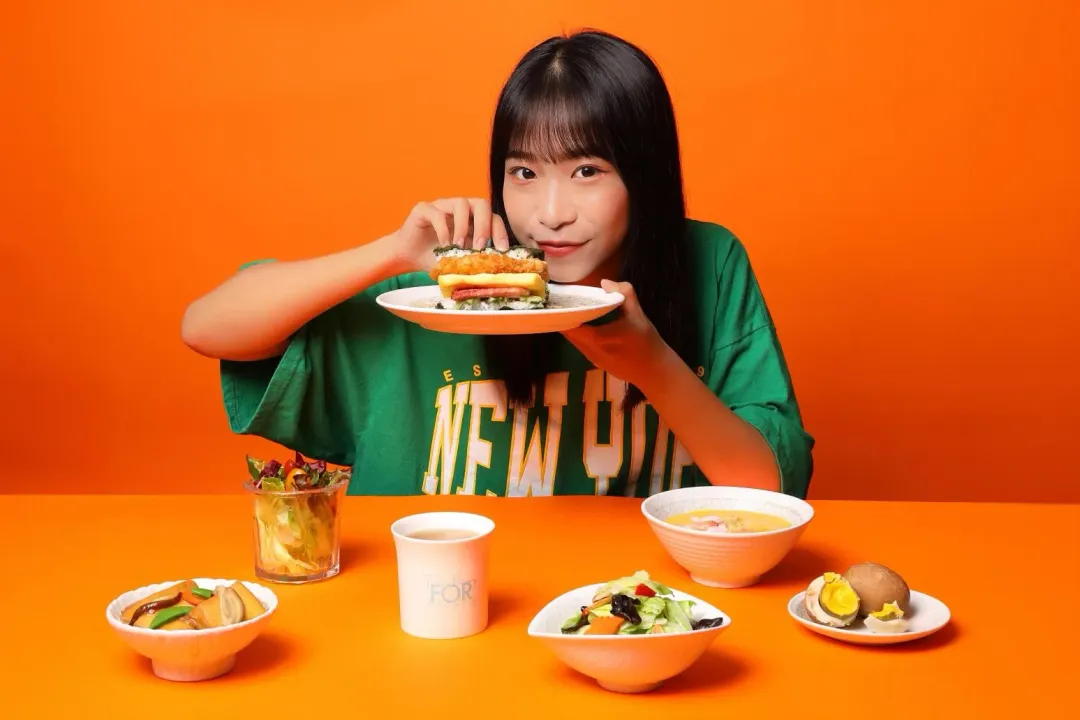 早餐提供美味的「沖繩飯糰」，食材新鮮超滿足。（圖／業者提供）