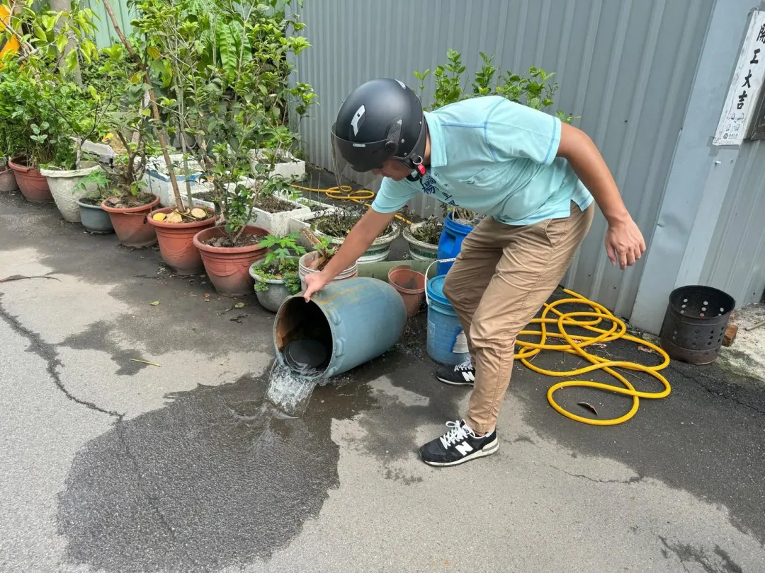 只要有積水就易孳生病媒蚊，請市民雨後務必加強清除孳生源。