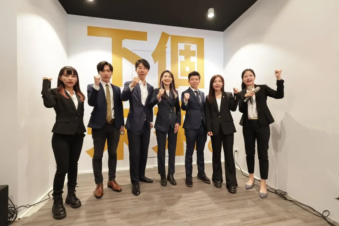黃捷、曾玟學、吳崢、賴品妤、苗博雅和吳沛憶6名民進黨提名或合作的立委參選人組成「這個世代」拚前進國會，但僅有2人當選。（圖／吳沛憶臉書）