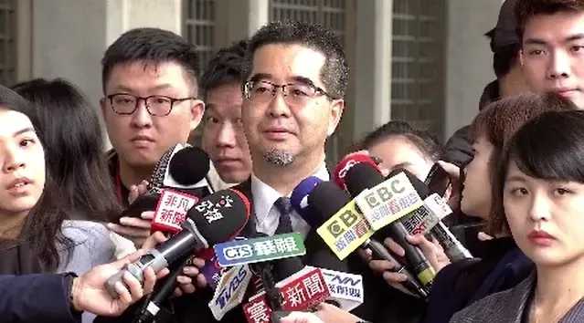 蕭旭岑12日受訪表示。朱立倫已接受建議,願以全民調來推動藍白合。(圖/中天新聞)