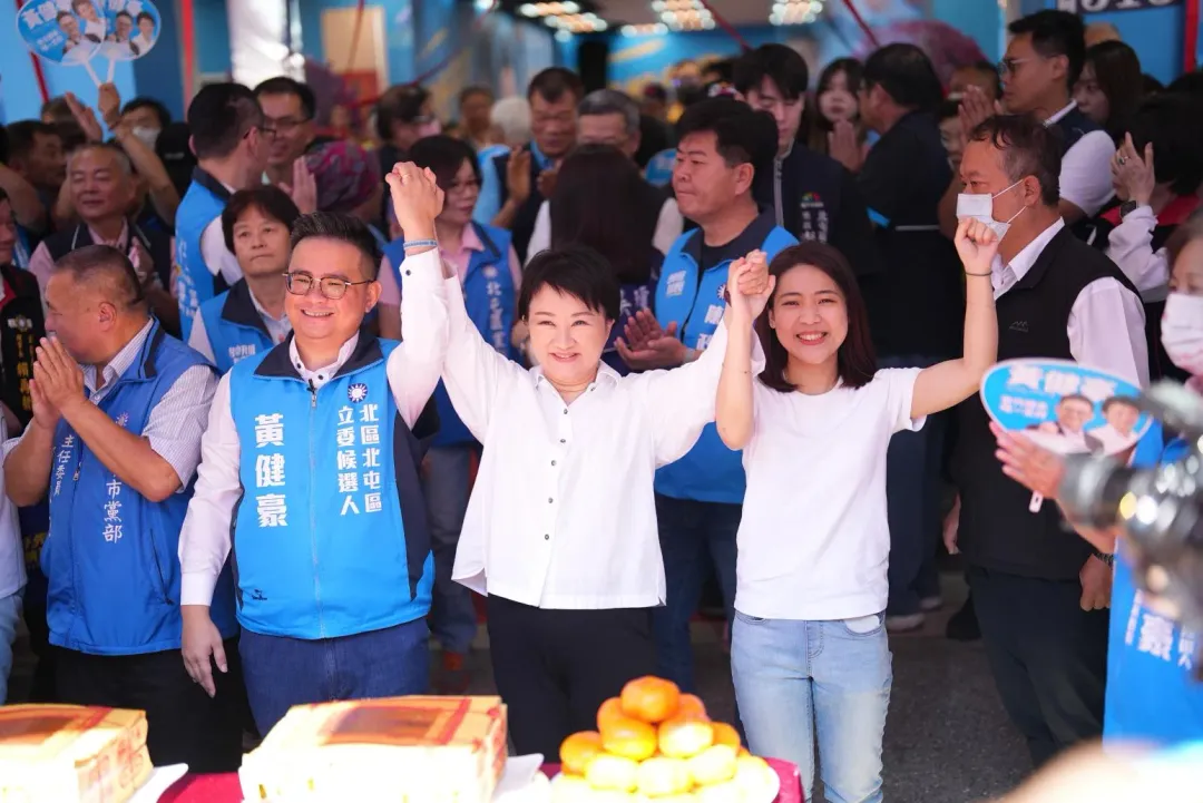 盧秀燕和徐巧芯為黃健豪站台。（圖/黃健豪競選服務處提供）