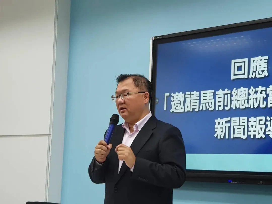 黨團副書記者李德維回應藍白合雙方黨主席談了之後有共識或其他內容馬前總統再出面當見證人比較恰當。（圖／記者林保宏攝）
