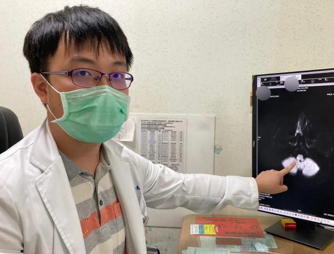 鄭耕兆醫師表示,他血管梗塞的部位在右側延腦處,延腦是腦幹的一部份,主要控制心跳、呼吸和血壓,因此當延腦受損時,可能會造成生命威脅。(圖/衛福部南投醫院)