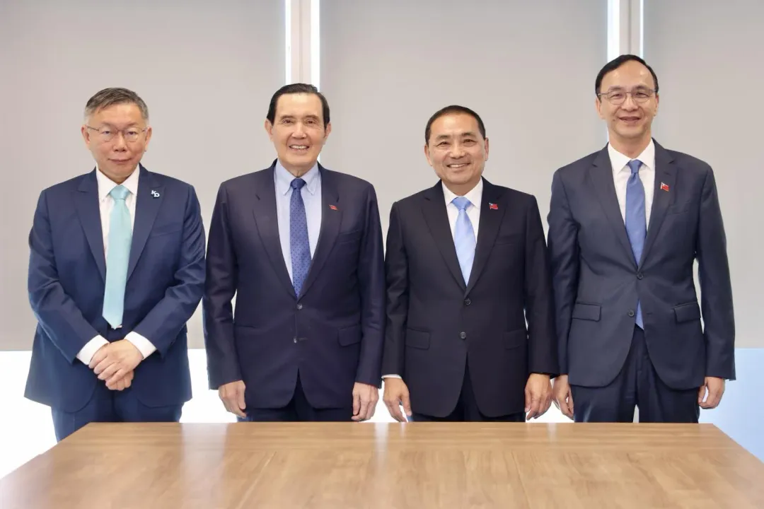 國民黨與民眾黨第二次藍白政黨協商會議,左起柯文哲、馬英九、侯友宜與朱立倫(圖/馬英九基金會提供)
