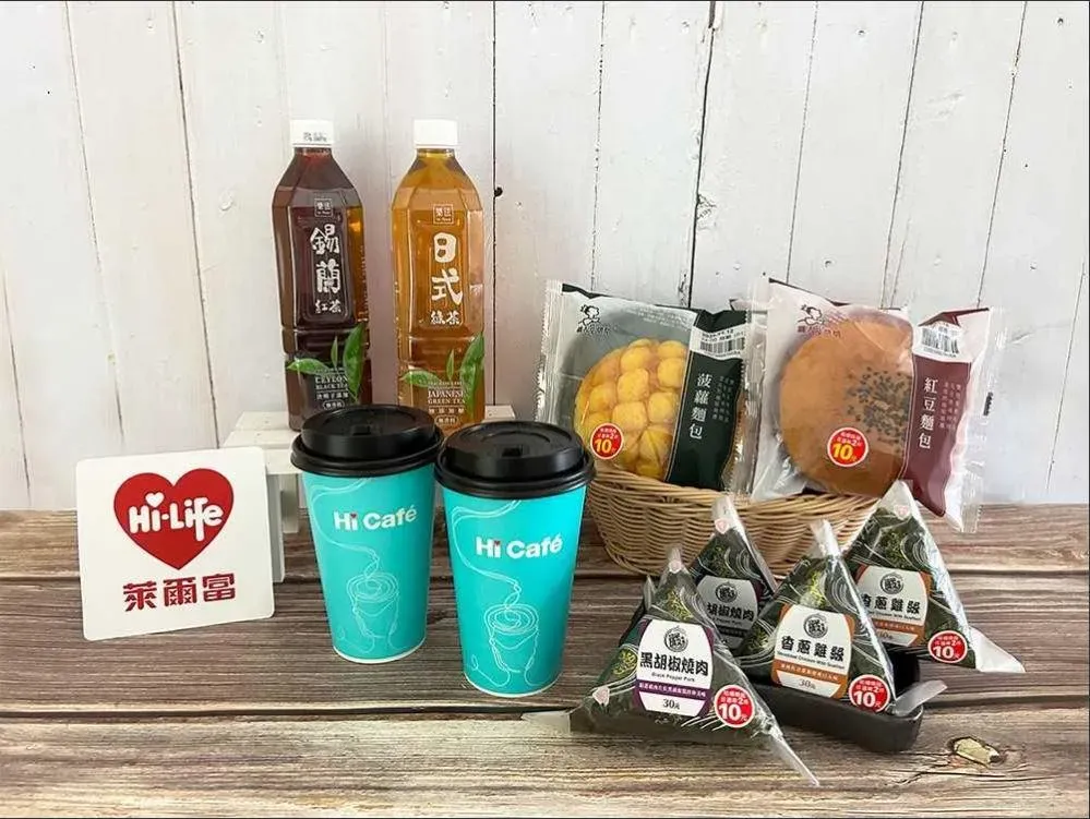 黑色購物節萊爾富推樂法聯名新品買1送1，指定三角飯糰、麵包第2件10元。（圖／萊爾富提供）