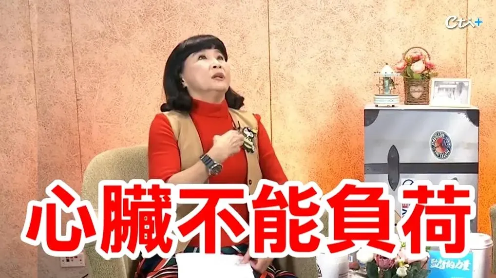 2023一開年她因為營養不良導致體內缺鉀,心臟無法負荷、手抖個不停、必須住院補充鉀離子。(圖/《健康點點名》)