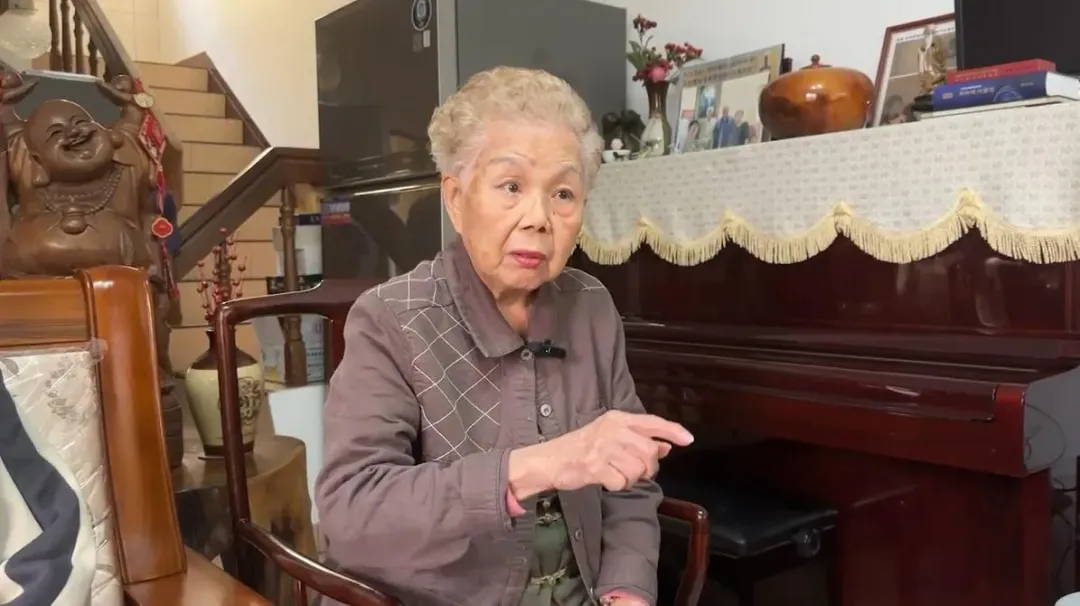 吳子嘉爆料柯媽媽有拜拜,神明指示他要讓柯文哲找郭台銘。(圖/中天新聞)