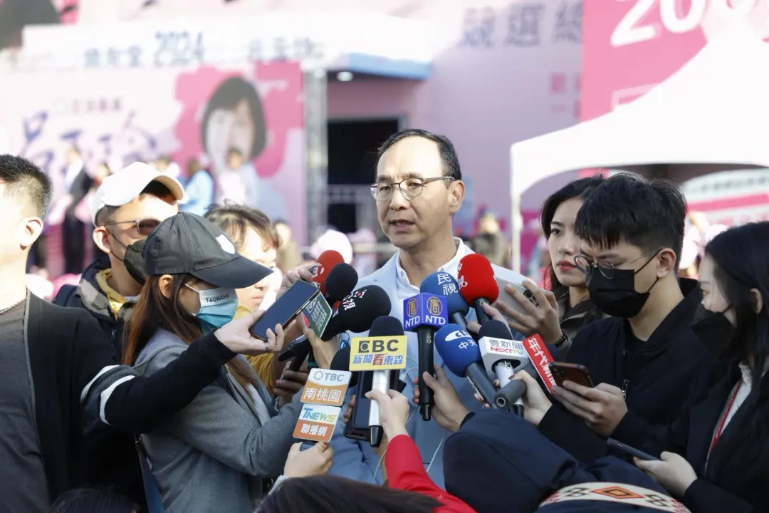 朱立倫18日宣布邀韓國瑜列不分區第1名。（圖／國民黨提供）