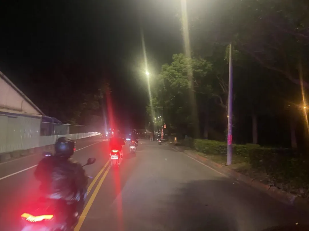 新北環河西路五段路燈昏暗，容易發生事故。（圖／翻攝畫面）
