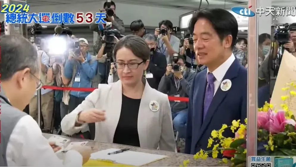 賴清德和蕭美琴到中選會登記參選。（圖/中天新聞）