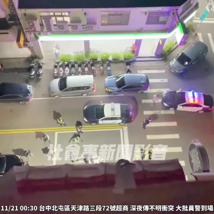 大批檢警據局超商外被民眾當作黑衣人砸店。(圖/社會事新聞影音)
