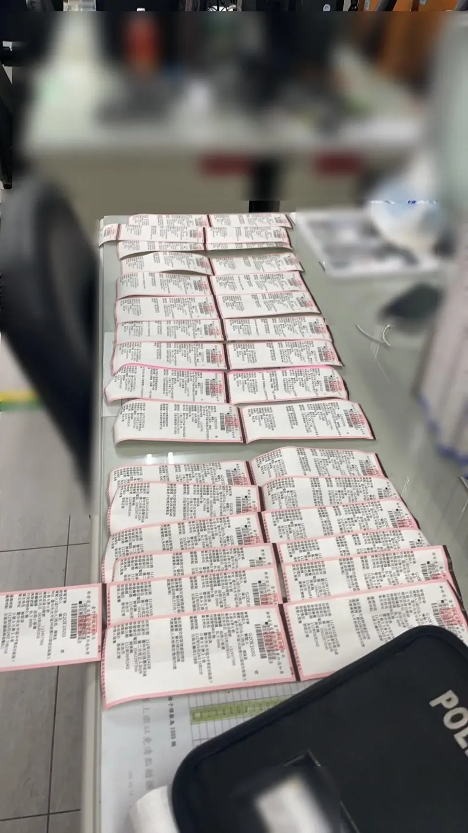 犯嫌沿路逃逸之交通違規舉發單。（圖／翻攝畫面）
