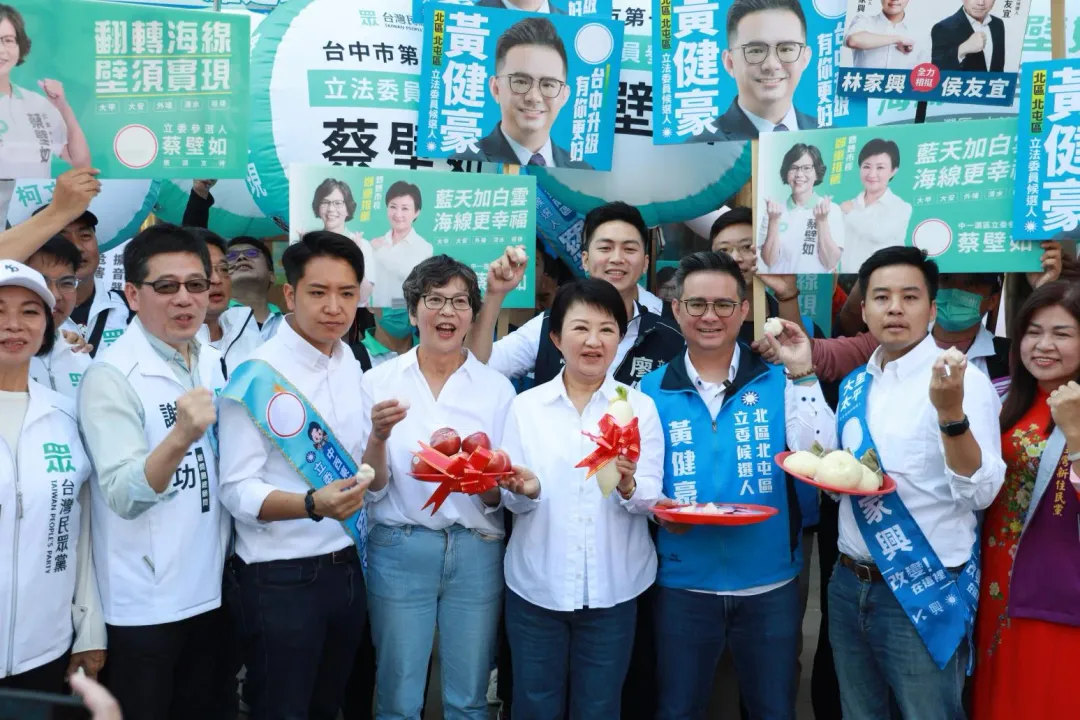 台中市長盧秀燕率兩黨立委參選人登記，力拚「台中8+1」（圖／中天新聞）
