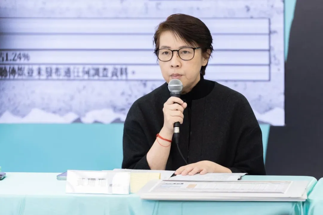 民眾黨員徐佑昇無法忍受黃珊珊球員兼裁判。（圖/中天新聞）